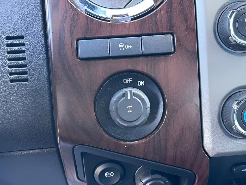 Used 2015 Ford F250 Lariat image 17
