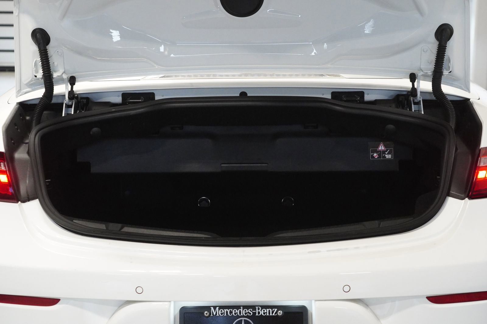 Used 2023 Mercedes-Benz E 53 AMG 4MATIC Cabriolet image 38