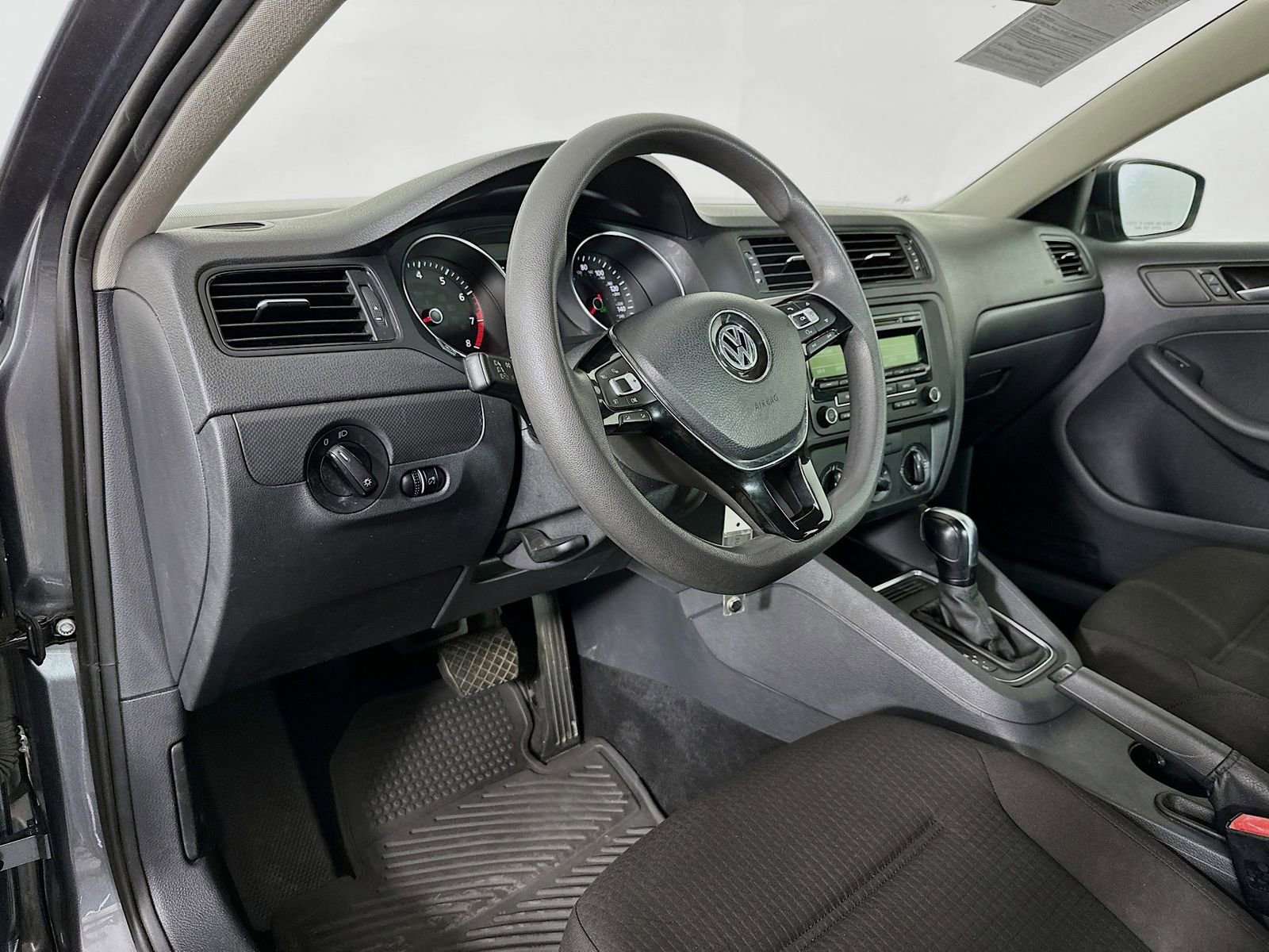 Used 2015 Volkswagen Jetta S image 10