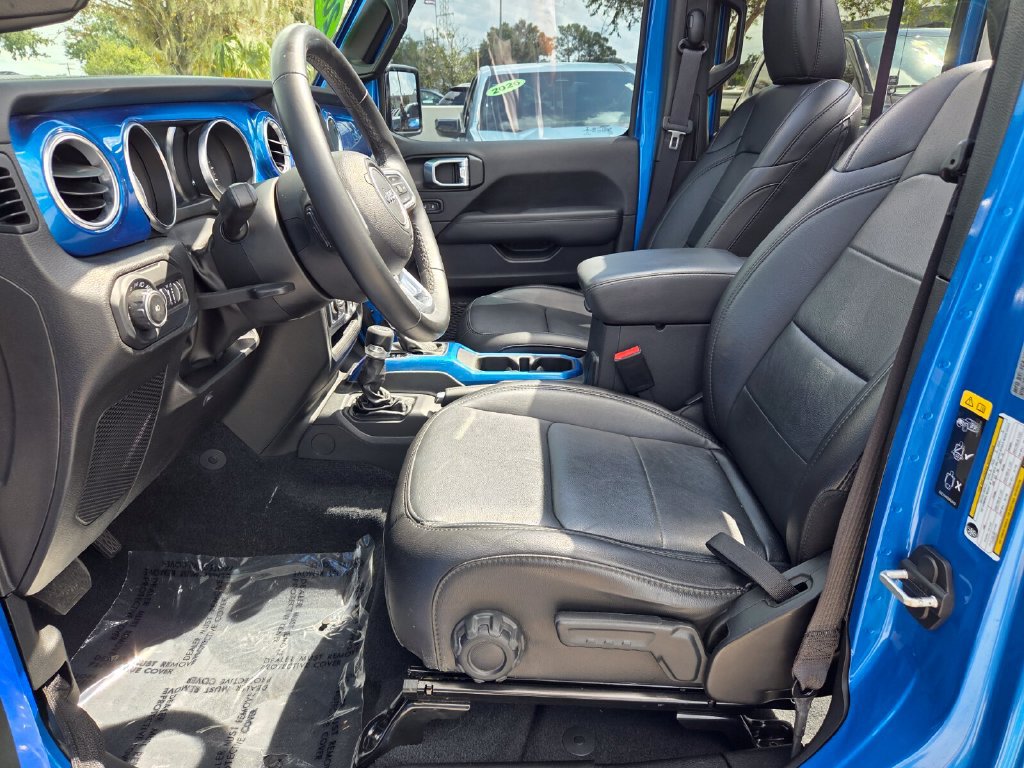 Used 2022 Jeep Wrangler Unlimited Sahara AWD/4WD image 6