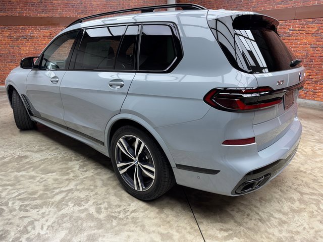 New 2026 BMW X7 M60i image 3