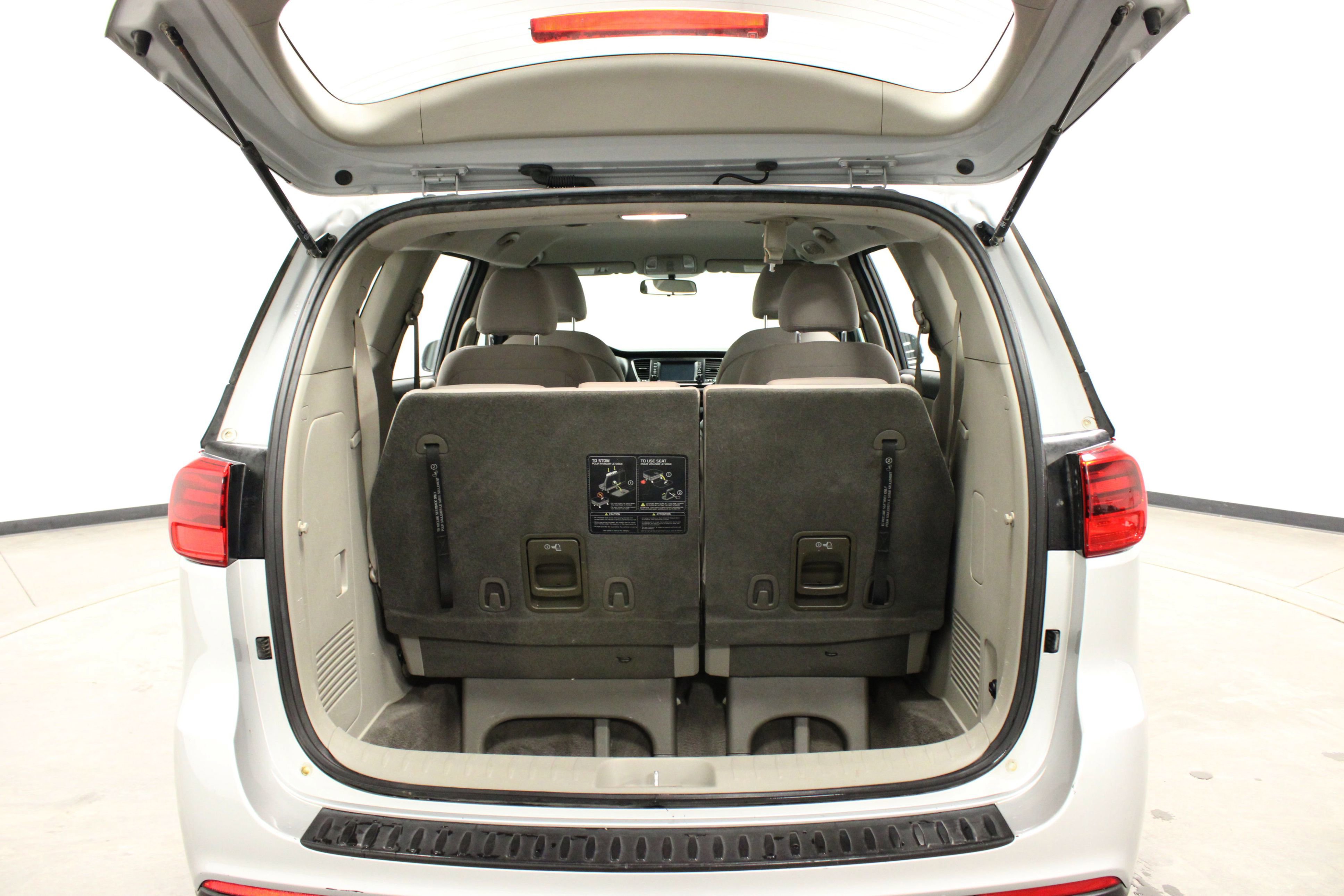 Used 2019 Kia Sedona L image 14