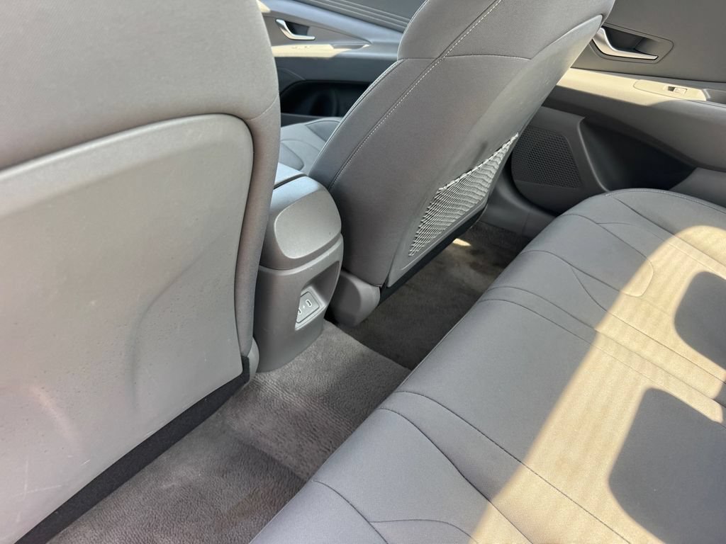 Used 2025 Hyundai Elantra SEL FWD image 17