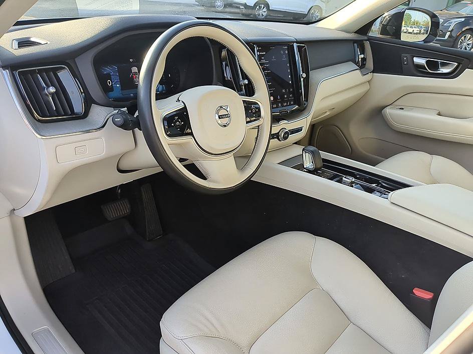 Used 2023 Volvo XC60 B5 Plus w/ Climate Package FWD image 15