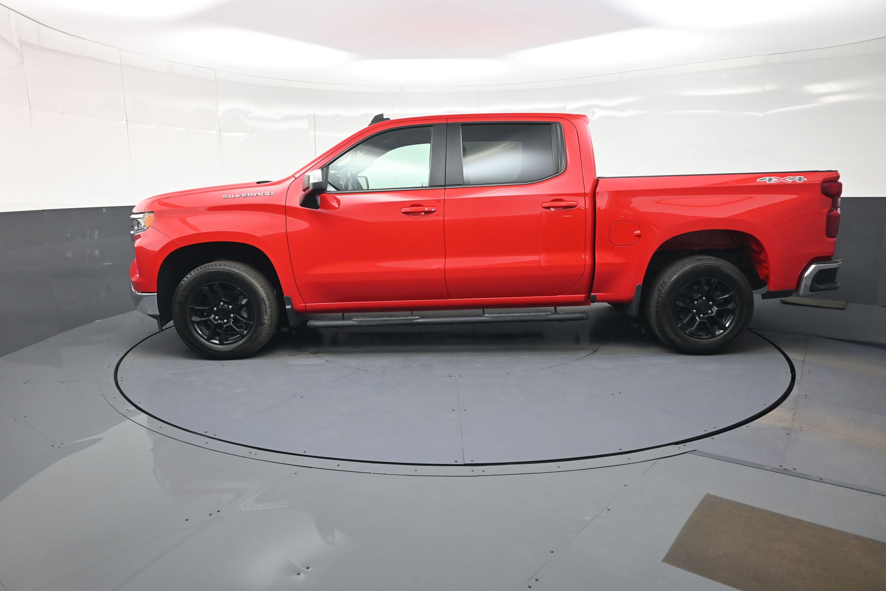 Used 2022 Chevrolet Silverado 1500 LT AWD/4WD image 6