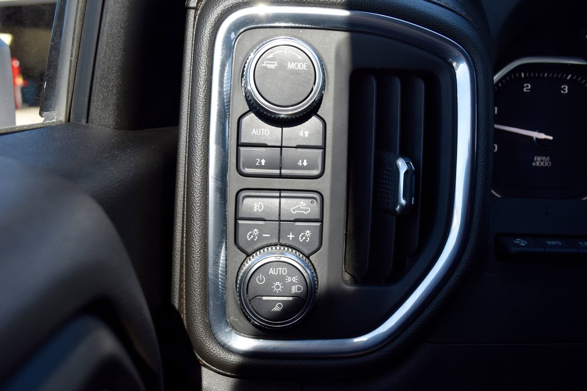 Used 2023 GMC Sierra 2500 AT4 w/ AT4 Premium Plus Package image 16