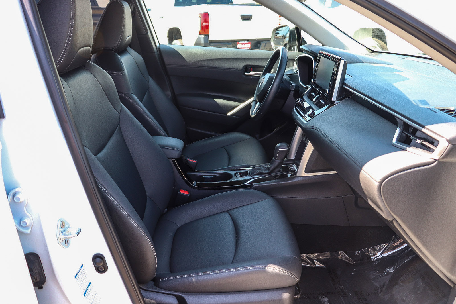 Used 2022 Toyota Corolla Cross XLE AWD/4WD image 15