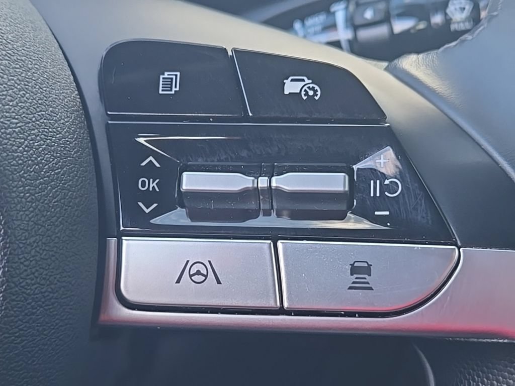 Used 2025 Hyundai Elantra Limited FWD image 29