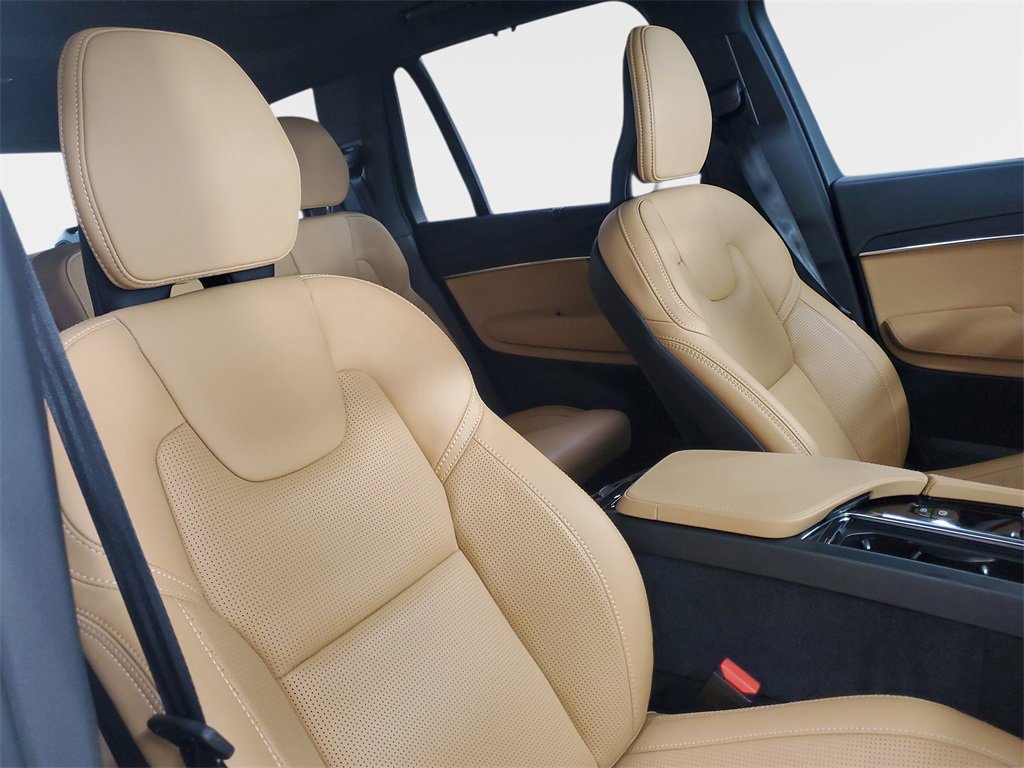 Used 2025 Volvo XC90 T8 Ultra w/ Protection Package Premier image 34