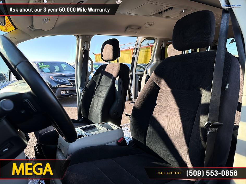 Used 2011 Chrysler Town & Country Touring FWD image 11