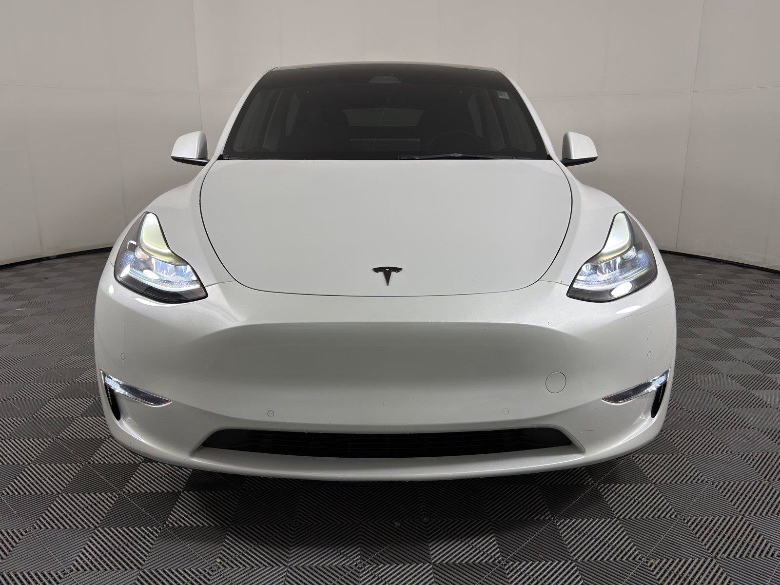 Used 2022 Tesla Model Y Performance AWD/4WD image 2