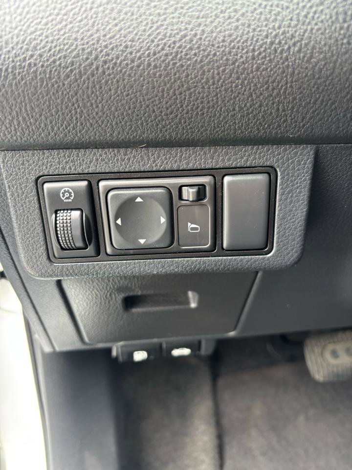 Used 2011 Nissan Versa 1.8 S w/ Plus Pkg FWD image 11