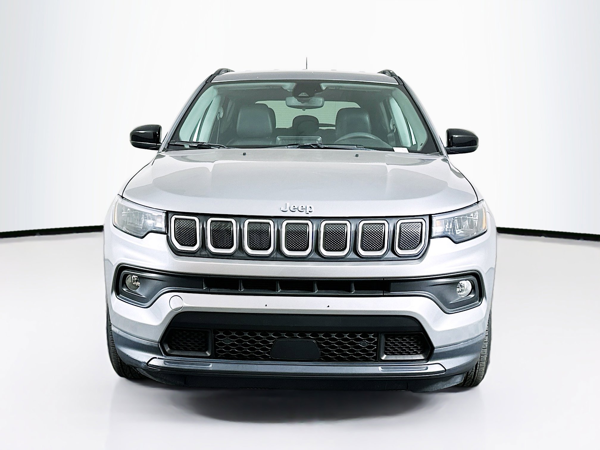 Used 2022 Jeep Compass Latitude FWD image 2