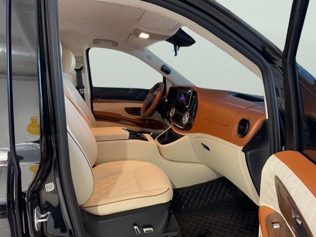 Used 2020 Mercedes-Benz Metris Passenger image 4