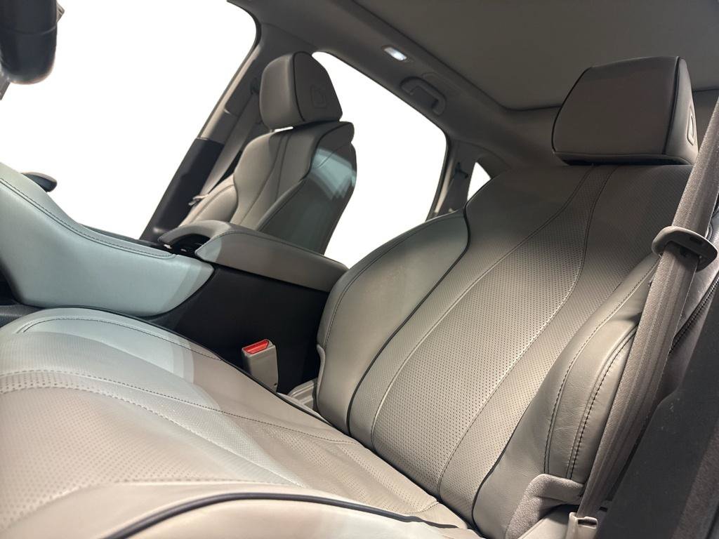 Used 2019 Acura RDX w/ Advance Package AWD/4WD image 16