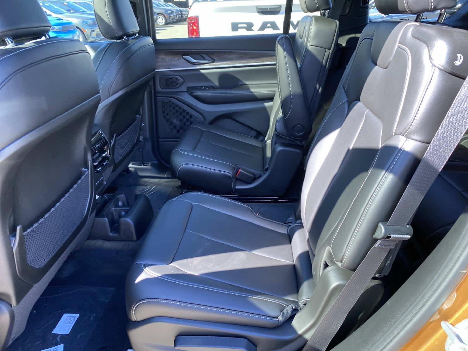 New 2027 Jeep Grand Cherokee L Limited AWD/4WD image 7