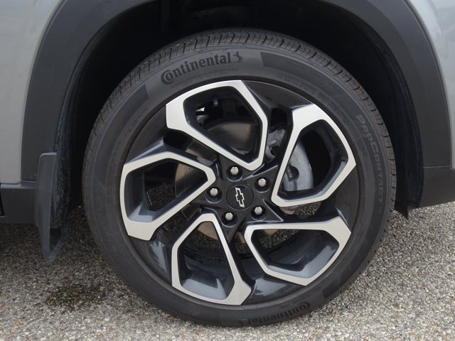 Used 2025 Chevrolet Trax RS w/ Sunroof Package FWD image 28