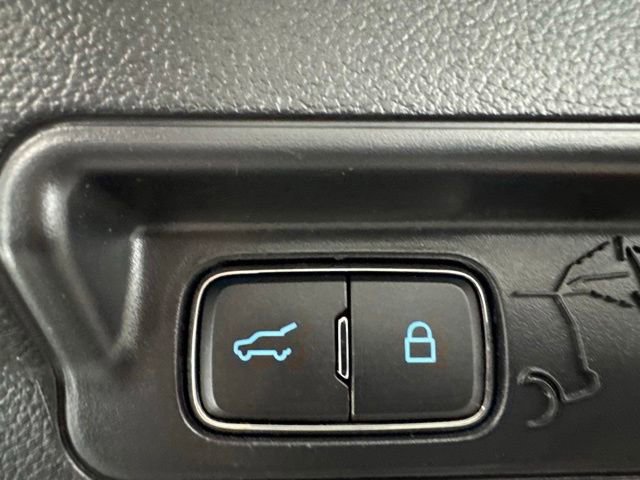 Used 2022 Ford Explorer Limited w/ Equipment Group 301A RWD image 8