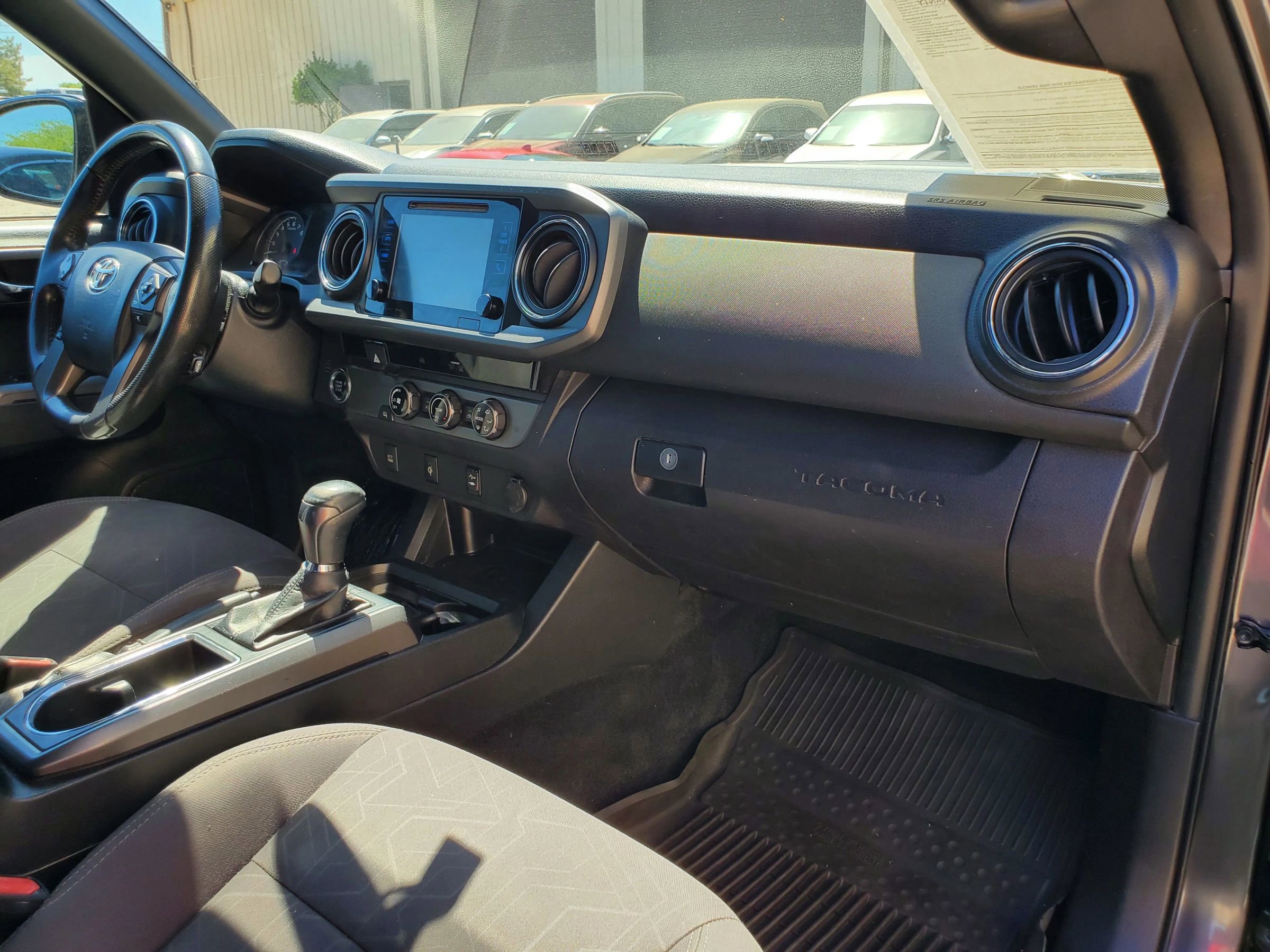 Used 2017 Toyota Tacoma TRD Sport w/ Tow Package image 18