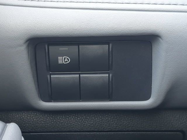 Used 2021 Toyota Highlander L image 27