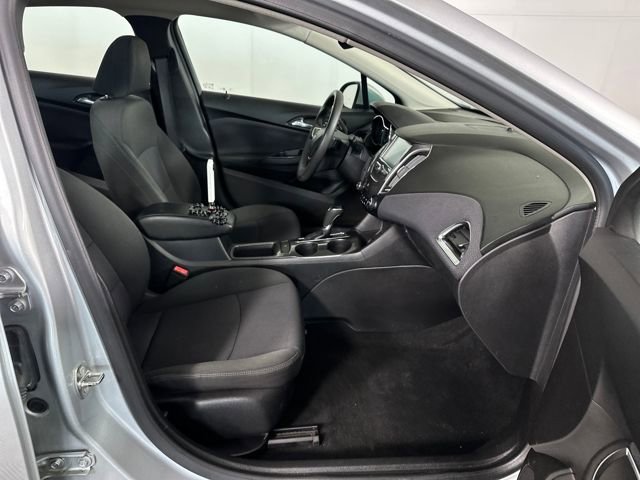 Used 2018 Chevrolet Cruze LT w/ Convenience Package image 32