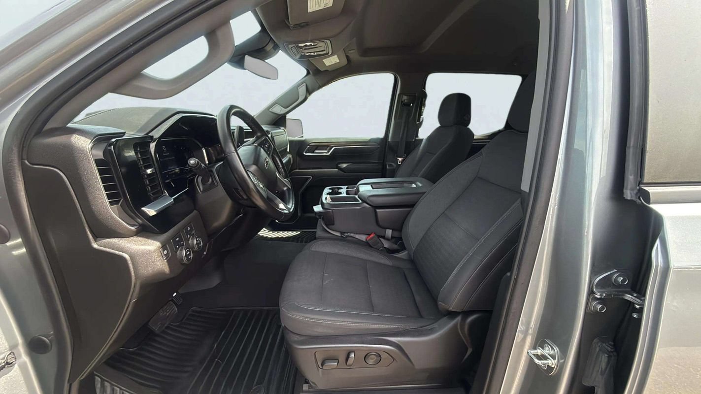 Used 2023 Chevrolet Silverado 1500 RST AWD/4WD image 16