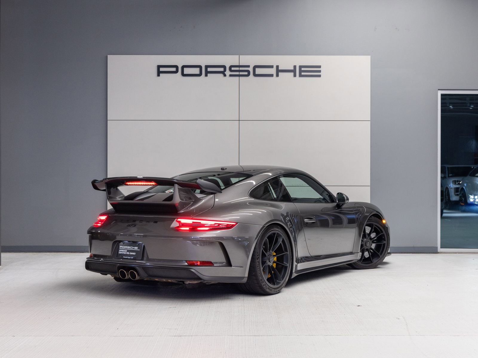 Certified 2018 Porsche 911 GT3 RWD image 7