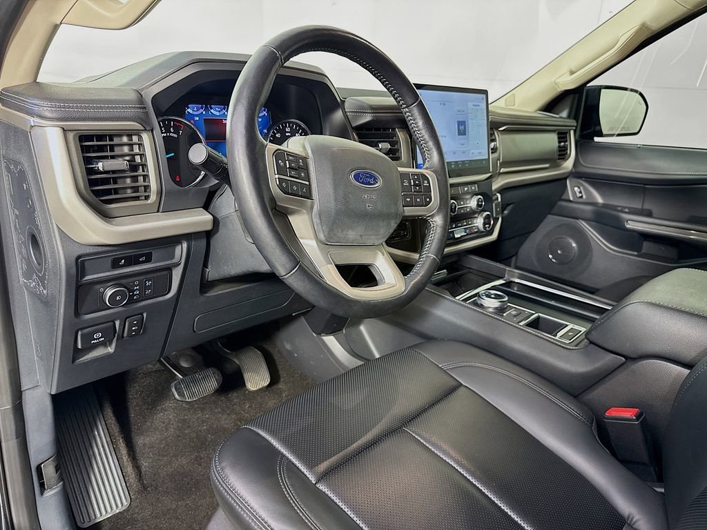 Used 2023 Ford Expedition Max XLT image 9