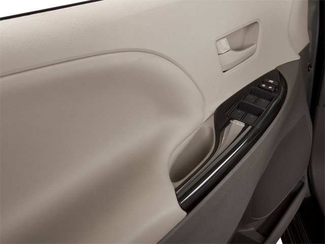 Used 2011 Toyota Sienna XLE w/ Premium Pkg FWD image 9