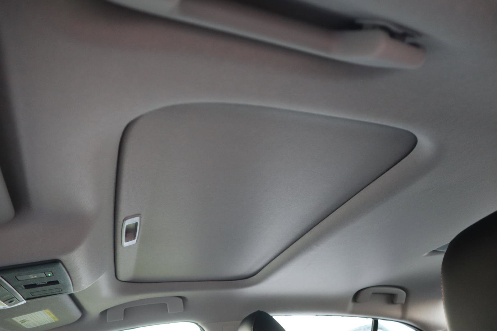 Used 2025 Nissan Sentra SR w/ SR Premium Package image 19