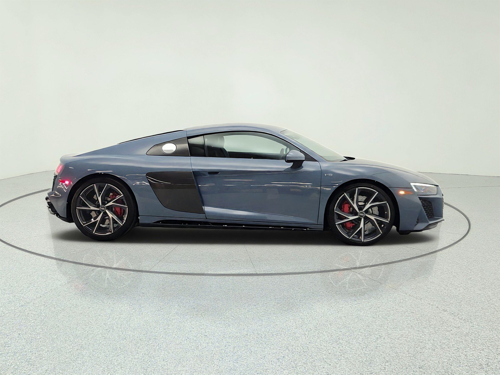 Used 2021 Audi R8 V10 w/ Premium Package RWD image 4