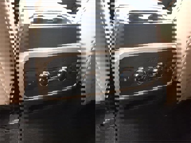 Used 2024 Ford Expedition Limited image 11