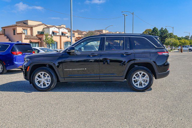 Used 2023 Jeep Grand Cherokee Limited image 7