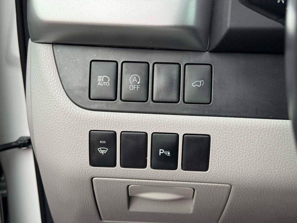 Used 2017 Toyota Highlander Limited AWD/4WD image 22