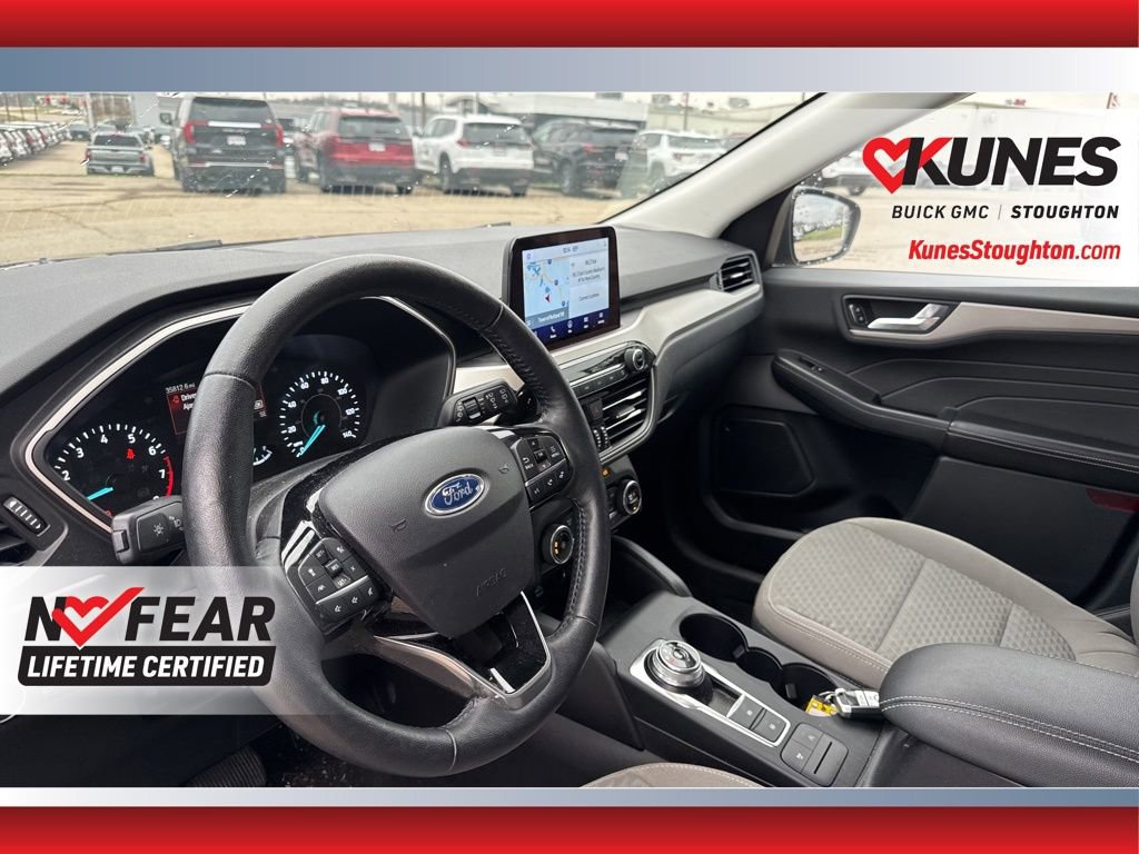 Used 2021 Ford Escape SE w/ SE Sport Appearance Package image 23