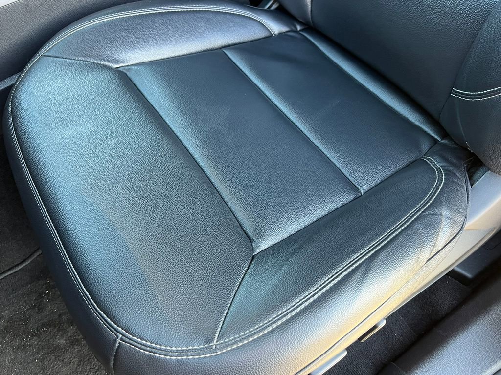 Used 2020 Ford Explorer XLT w/ Equipment Group 202A image 13