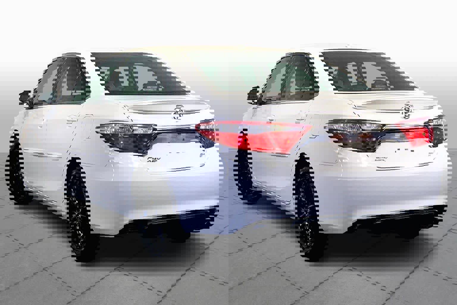 Used 2017 Toyota Camry SE w/ Moonroof Package image 12