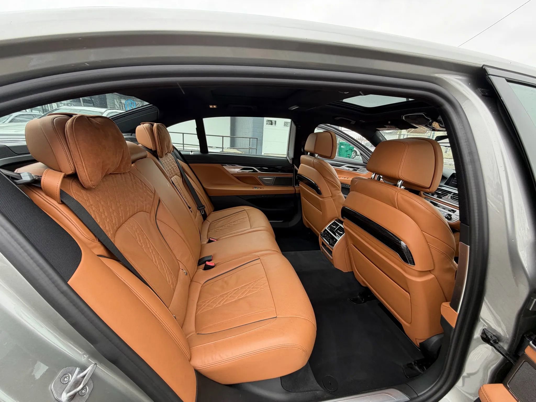 Used 2022 BMW 740i xDrive w/ M Sport Package image 21