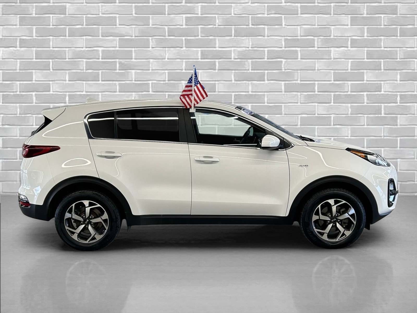 Used 2020 Kia Sportage LX image 6
