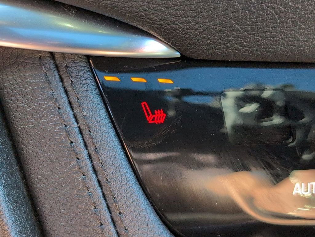 Used 2025 Cadillac XT6 Luxury image 18