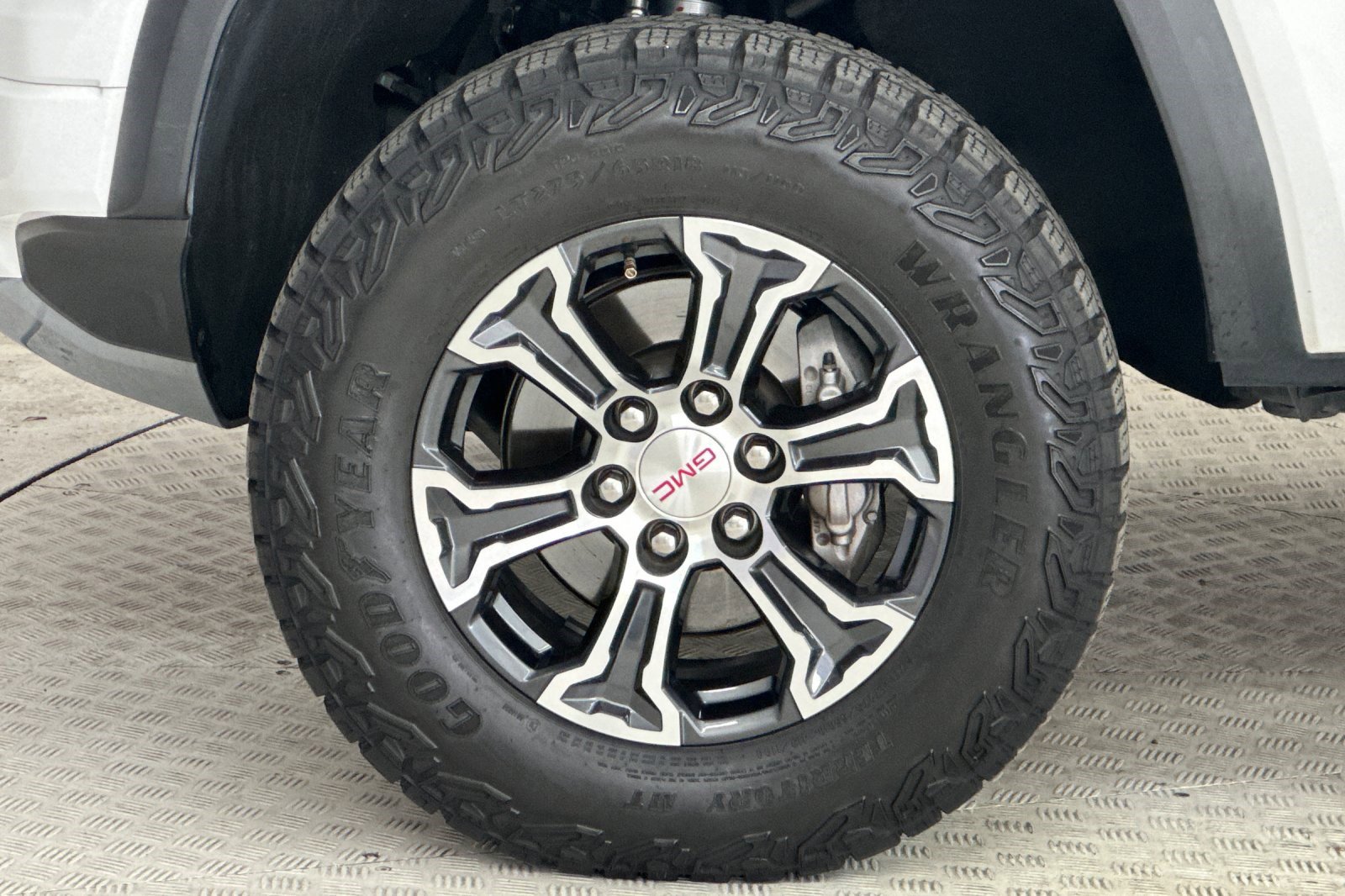 Used 2023 GMC Canyon AT4 w/ AT4 Premium Package image 11