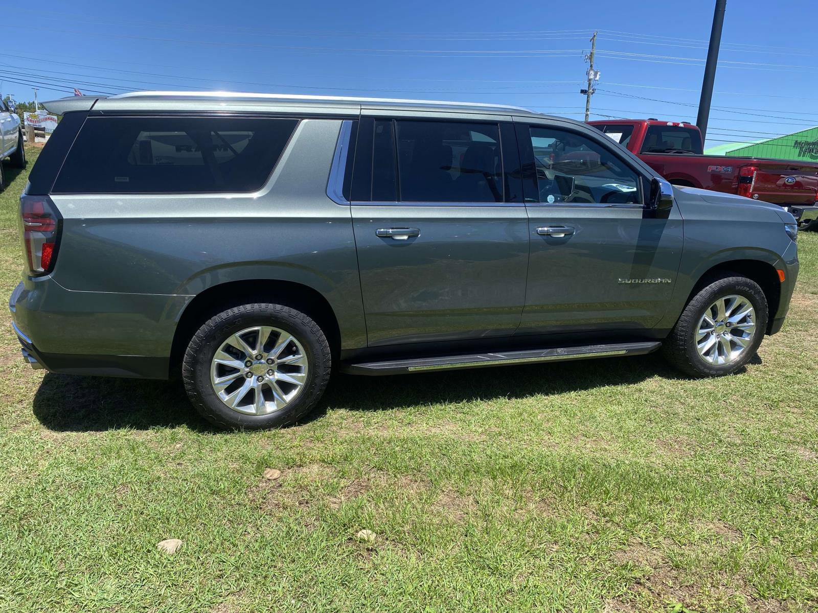 Used 2023 Chevrolet Suburban Premier RWD image 8