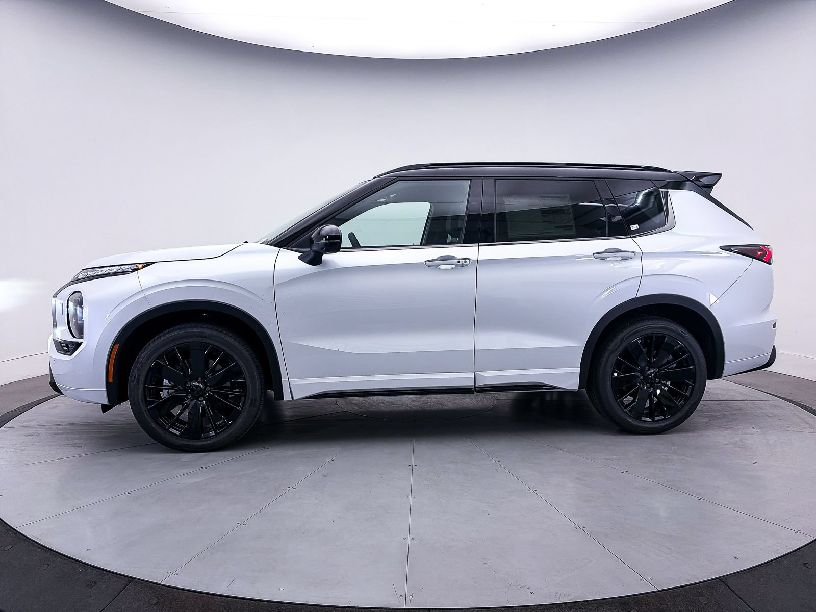 New 2026 Mitsubishi Outlander SEL Black Edition AWD/4WD image 4