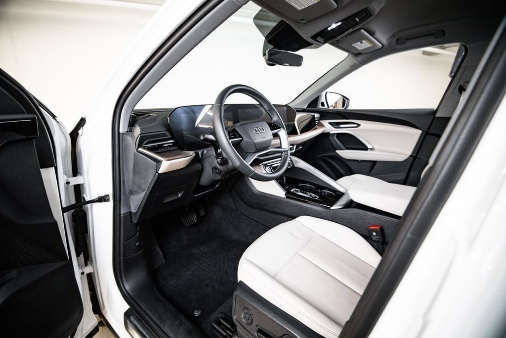 Used 2025 Audi Q5 Premium AWD/4WD image 4