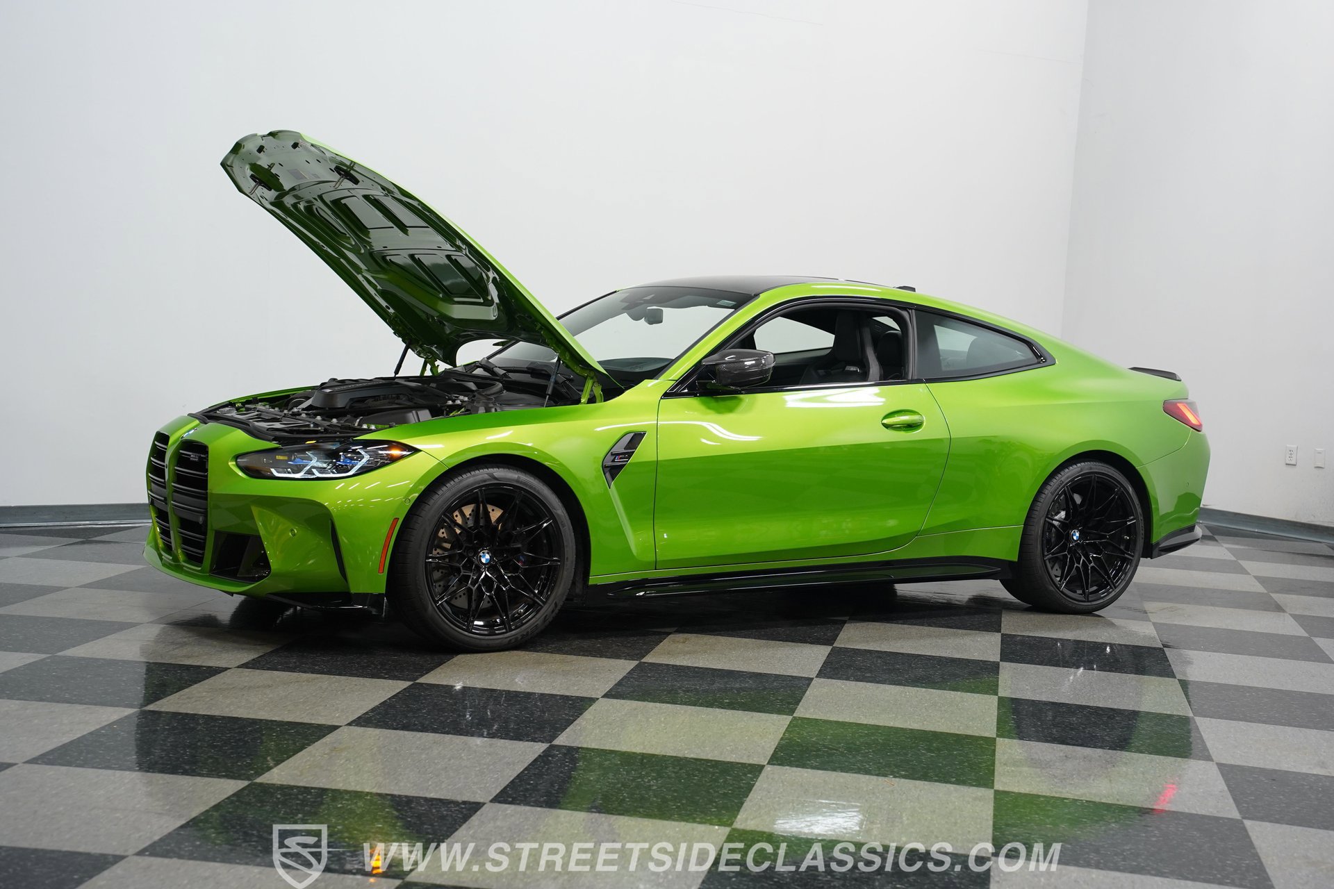 Used 2021 BMW M4 Competition w/ M Carbon Exterior Package RWD image 31