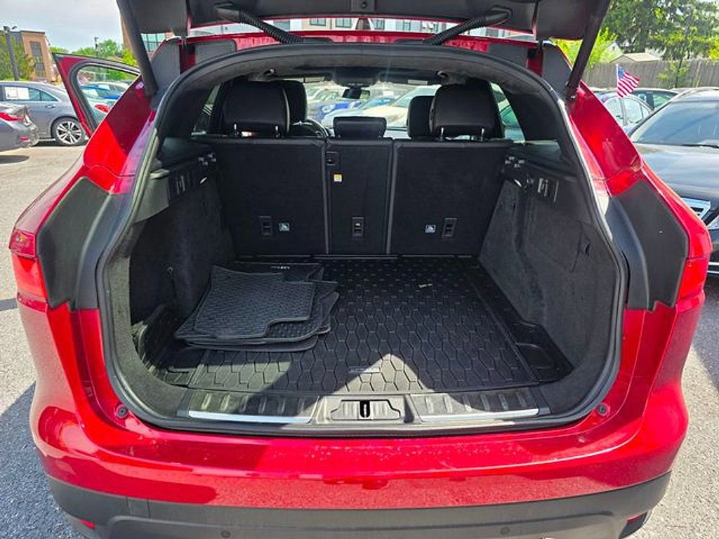 Used 2020 Jaguar F-PACE Premium image 25