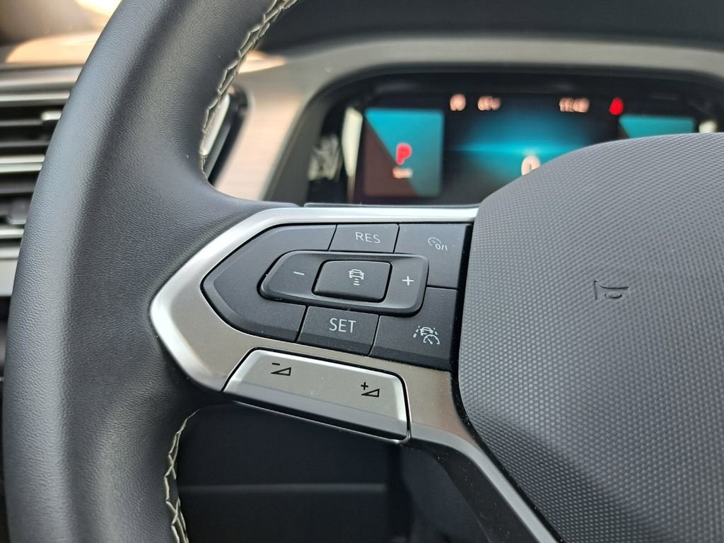 Used 2025 Volkswagen Atlas Cross Sport SE image 14