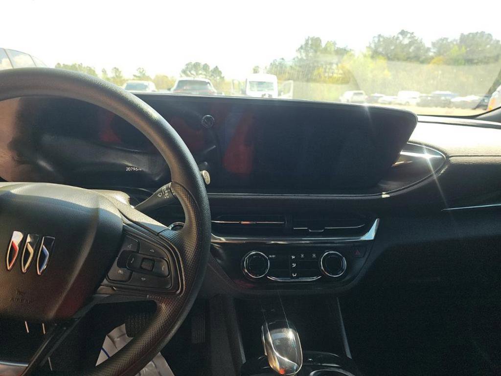 Certified 2025 Buick Envista Preferred image 13