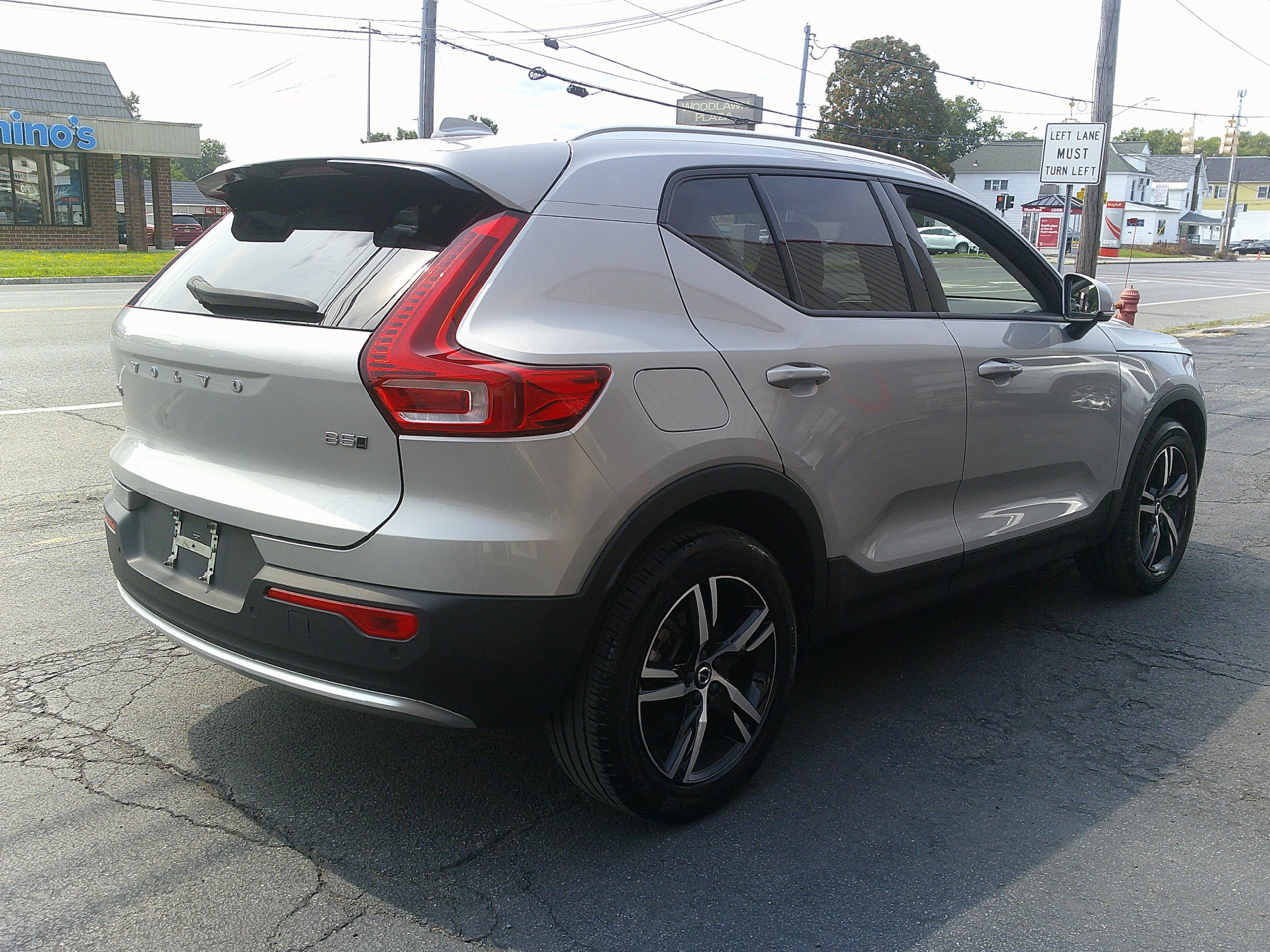 Used 2023 Volvo XC40 B5 Core w/ Convenience Package AWD/4WD image 5