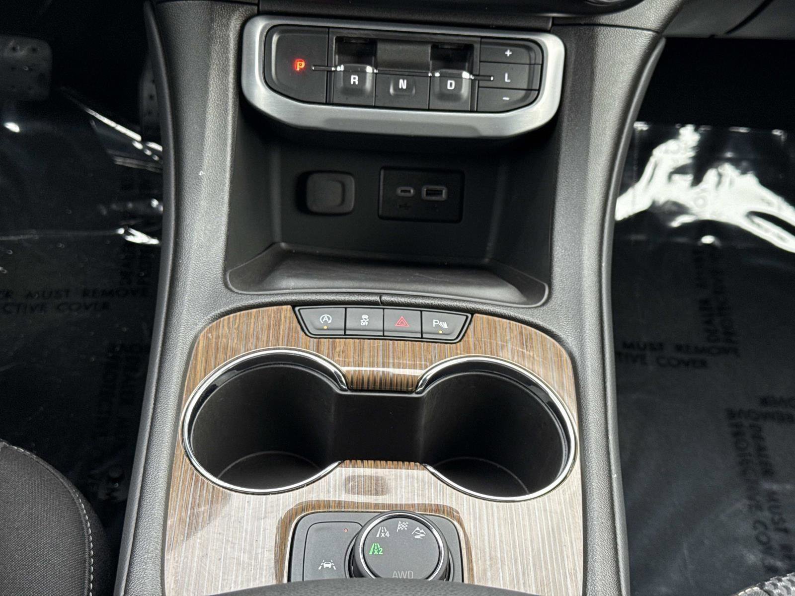 Used 2023 GMC Acadia SLE image 6